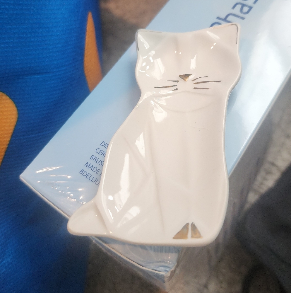 White Ceramic Cat Ring Holder purchased from Franchescas